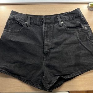 Black Levi’s high waisted mom shorts